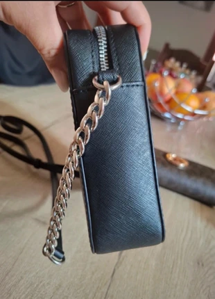 Sac à bandoulière noir Michael kors très bon état chic et pratique véritable cuir, marque: Michael Kors, état: Très bon état, 70,00 €, 74,20 € Protection acheteurs incluse