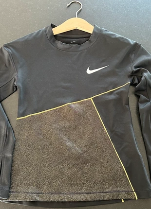 Maillot Sport NikePro, brand: Nike, condizioni: Ottime, taglia: 7 anni / 122 cm, €5.00, €5.95 include la Protezione acquisti