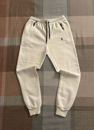 Pantaloni Ralph Lauren Bianchi, brand: Footkorner, condizioni: Nuovo senza cartellino, taglia: M, €35.00, €37.45 include la Protezione acquisti