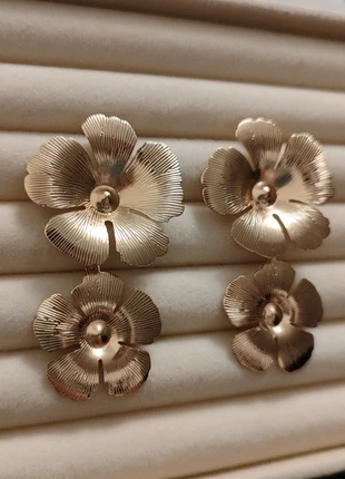 Ultimate Statement Textured Gold Flower Drop Earrings | Oversized Floral Chic | Designer Look, brand: Oliver Bonas, condition: Very good, £8.55, £9.68 includes Buyer Protection