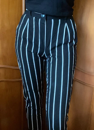 Pantalon à rayures Bershka, marque: Bershka, état: Très bon état, taille: S / 36 / 8, 5,00 €, 5,95 € Protection acheteurs incluse