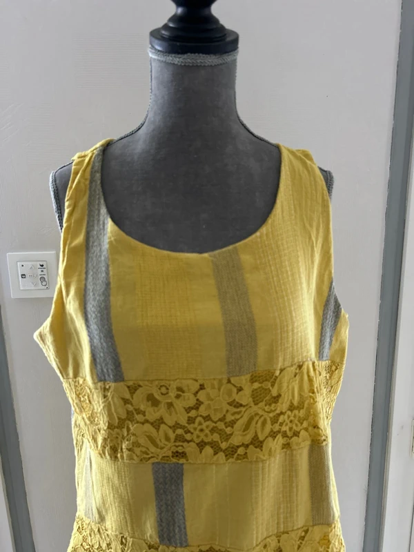 Robe jaune - photo numéro 2