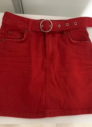 Falda corta vaquera roja Berskha, marque: Bershka, état: Très bon état, taille: XS / 34 / 6, 3,00 €, 3,85 € Protection acheteurs incluse