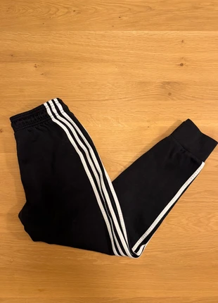 Jogging  Adidas  Noir | 14ans, merk: adidas, staat: Heel goed, maat: 14 jaar / 164 cm, € 10,00, € 11,20 inclusief Kopersbescherming
