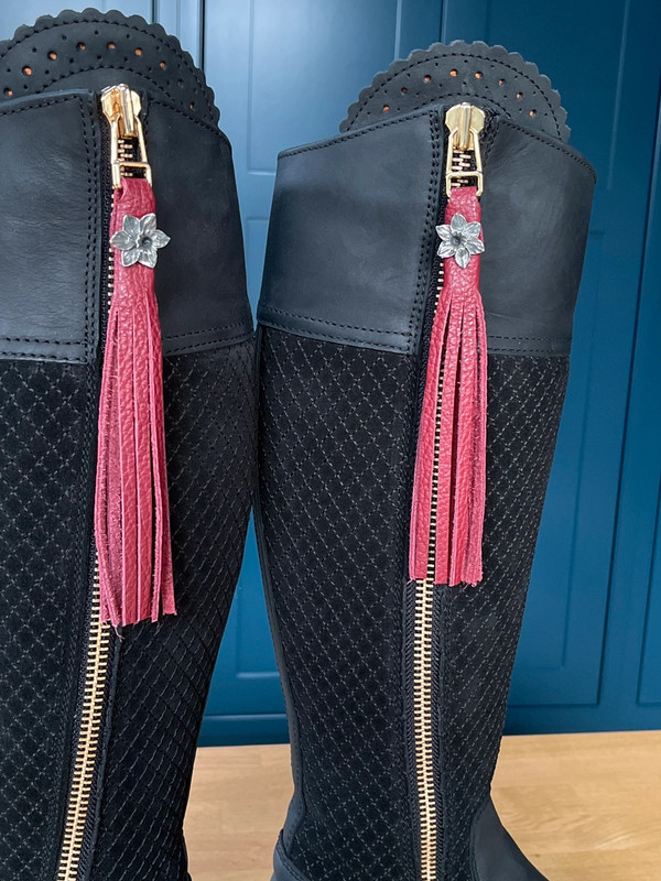 Fairfax sales favour tassels