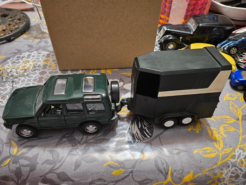 Voiture Land Rover et van pour chevaux 1/32 ème 1