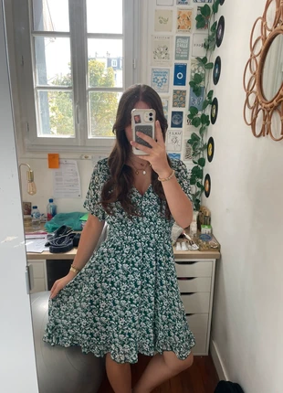 Robe verte à fleurs blanches Cache Cache T.38 –, marque: Cache Cache, état: Très bon état, taille: M / 38 / 10, 7,50 €, 8,58 € Protection acheteurs incluse