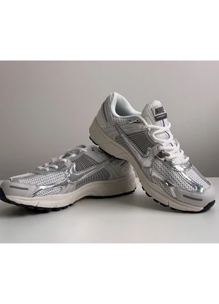 Nike Zoom Vomero 5 Plata – Talla 44, marca: Nike, estado: Novo sem etiquetas, tamanho: 44, €99.00, €104.65 inclui Proteção do Comprador