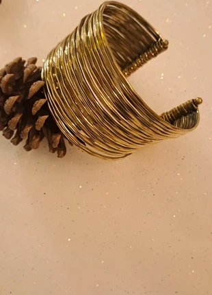 Multilayered bracelet, marque: Fabrication Artisanale, état: Neuf sans étiquette, 20,00 €, 21,70 € Protection acheteurs incluse