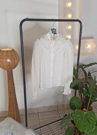 Camicetta Romantica Vintage Pizzo e Collo Alto - Maniche a Sbuffo - Bianco Panna - Tg M (42/44), staat: Goed, maat: M / 38 / 10, € 15,00, € 16,45 inclusief Kopersbescherming