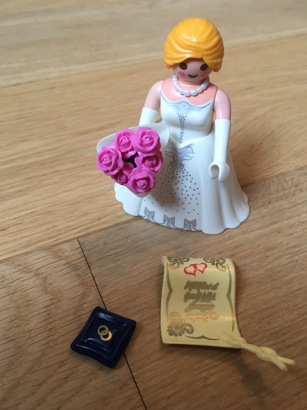 Playmobil mariée avec robe à fleurs