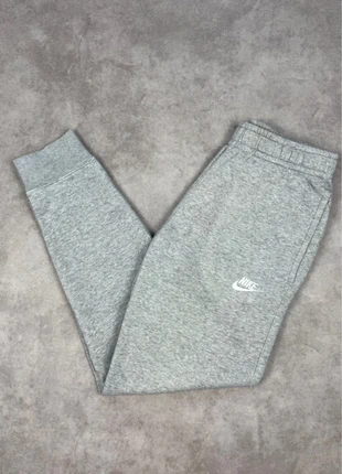 Jogging Nike gris neuf taille xs, brand: Nike, condizioni: Nuovo senza cartellino, taglia: XS, €40.00, €42.70 include la Protezione acquisti