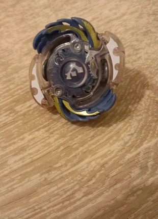 Toupie beyblade, marke: Hasbro, zustand: Sehr gut, größe: Einheitsgröße, 7,00 €, 8,05 € inklusive Vinted-Käuferschutz