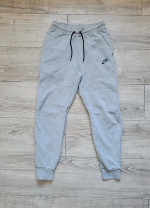 jogging nike tech fleece gris clair taille XS, brand: Nike, condition: Very good, size: XS, €54.99, €58.44 includes Buyer Protection Pro