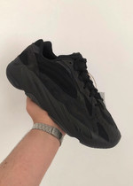 Yeezy Boost 700 v2 vanta Vinted