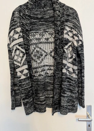 Warmer Cardigan mit Aztekenmuster, merk: Sonstiges, staat: Heel goed, maat: M / 38 / 10, € 5,00, € 5,95 inclusief Kopersbescherming