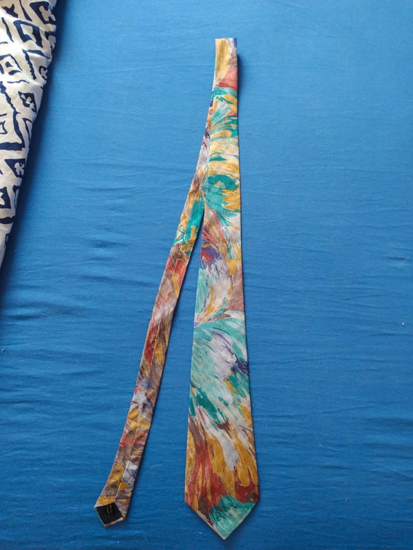 Cravate imprimé abstrait