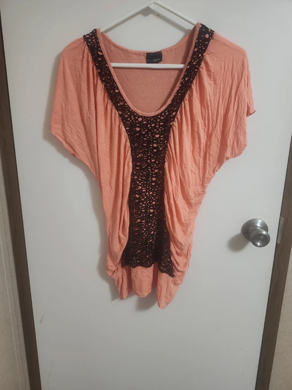 Daytrip women's top.   Box 4 2