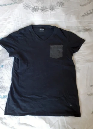 T-shirt guess taille M, merk: GUESS, staat: Heel goed, maat: M, € 4,00, € 4,90 inclusief Kopersbescherming