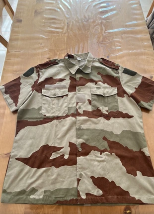 🟫 Chemise militaire camouflage désert - manches courtes, marque: Militaire, état: Neuf sans étiquette, taille: L, 5,00 €, 5,95 € Protection acheteurs incluse