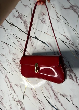 Borsa a spalla in vernice rossa, modello zara, condizioni: Ottime, €19.00, €20.65 include la Protezione acquisti