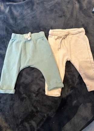 2 joggings 3 mois, marque: Petit Bateau, état: Très bon état, taille: 3-6 mois / 62 cm, 3,00 €, 3,85 € Protection acheteurs incluse