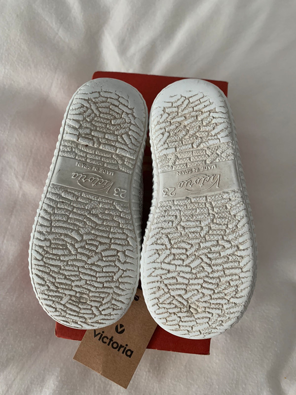 Zapatillas Victoria puntera goma plateadas 23 Vinted