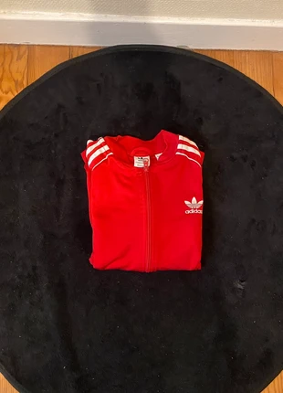 Adidas Sportswear Essential 3-Stripes-Survêtement, merk: adidas, staat: Heel goed, maat: XS, € 25,00, € 26,95 inclusief Kopersbescherming