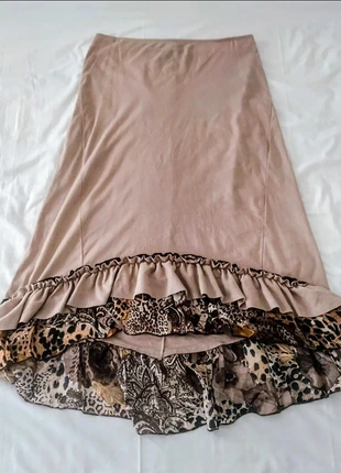 Falda midi de antelina acampanada con volantes de animal print y flores, marque: El Corte Inglés, état: Très bon état, taille: M / 38 / 10, 6,00 €, 7,00 € Protection acheteurs incluse