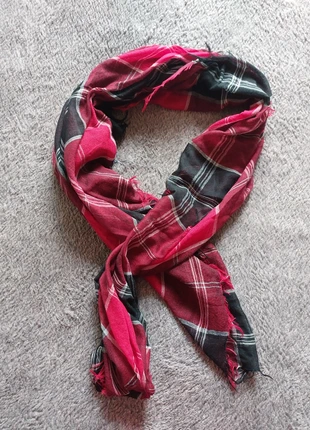 Écharpe bordeaux et noire Pimkie, brand: Pimkie, condition: Very good, €3.00, €3.85 includes Buyer Protection