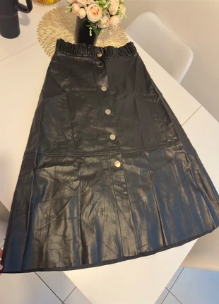 Jupe fendue mi Longue Zara, marque: Zara, état: Neuf sans étiquette, taille: S / 36 / 8, 10,00 €, 11,20 € Protection acheteurs incluse