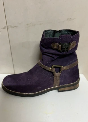 Nieuwe paarse laarsjes 31, merk: Piedro, staat: Nieuw zonder prijskaartje, maat: 31, € 10,00, € 11,20 inclusief Kopersbescherming