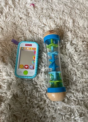 Muziek instrumentje en een telefoontje, marca: Hape, estado: Muy bueno, tamaño: 6-9 meses / 68 cm, 3,50 €, 4,38 € Protección al comprador incluida