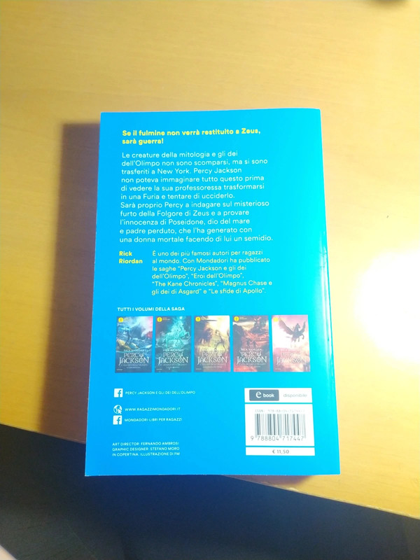 Il ladro di fulmini. Percy Jackson e gli dei dell'Olimpo. 1. - Rick Riordan  - Libro - Mondadori Store