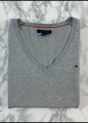 Pull Tommy Hilfiger Gris / Col V / Logo brodé / Taille S Homme, marque: Tommy Hilfiger, état: Très bon état, taille: S, 23,00 €, 24,85 € Protection acheteurs incluse