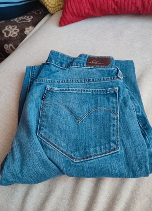 Levis mujer 33, marca: Levi's, estado: Muy bueno, tamaño: Otros, 13,00 €, 14,35 € Protección al comprador incluida