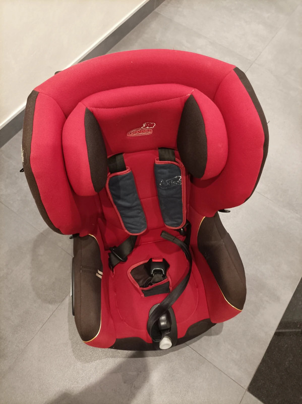 Siège auto rouge Bébé confort pivotant de 9 mois à 4 ans