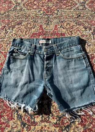 Shorts Levi's Vintage 512 Customizzati - Denim Chiaro/Medio con Orlo Grezzo, merk: Levi's, staat: Heel goed, maat: XL / 42 / 14, € 12,00, € 13,30 inclusief Kopersbescherming