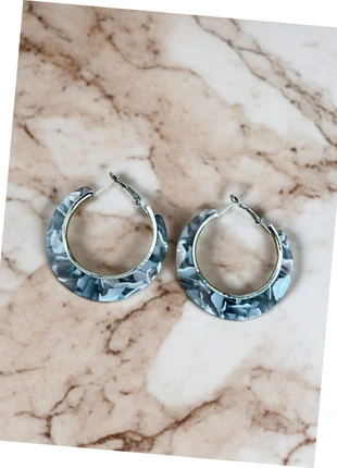 Boucle d’oreille créoles argentées et grises / blanc nacré, marca: Boutique privée, estado: Muito bom, €5.00, €5.95 inclui Proteção do Comprador