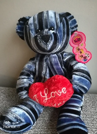 Peluche ours avec coeur , merk: L&Z, staat: Nieuw met prijskaartje, maat: 6-9 maanden / 68 cm, € 9,00, € 10,15 inclusief Kopersbescherming