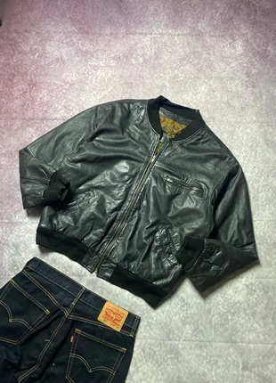 Leather Bomber Jacket Made in Italy🇮🇹 Black Metallic Classic Style Collezione Pelle 80s, marca: Vintage Dressing, estado: Muito bom, tamanho: XL, €49.00, €52.15 inclui Proteção do Comprador