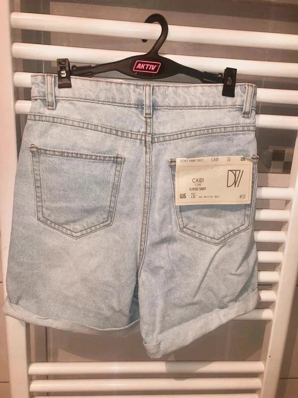Short en jeans DTT neuf taille 34 neuf à 8 euros 2