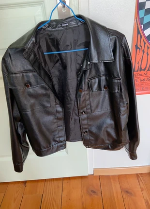 veste en cuir noir , marke: Shein, zustand: Neu, größe: S / 36 / 8, 3,00 €, 3,85 € inklusive Vinted-Käuferschutz
