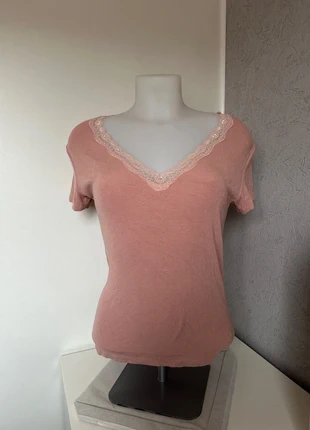 T-shirt décolleté col v rose tallle L stradivarius en très bon états, marque: Stradivarius, état: Très bon état, taille: L / 40 / 12, 8,00 €, 9,10 € Protection acheteurs incluse