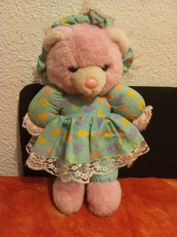 Dame ours rose avec robe verte vintage 1