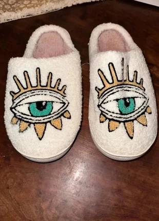 Chaussons peluche motif œil soleil taille 37, marque: chaussons peluche taille 37, état: Neuf avec étiquette, taille: 37, 10,00 €, 11,20 € Protection acheteurs (Pro) incluse