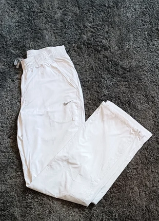 Jogging large Nike blanc taille XS femme, merk: Nike, staat: Heel goed, maat: XS / 34 / 6, € 13,00, € 14,35 inclusief Kopersbescherming