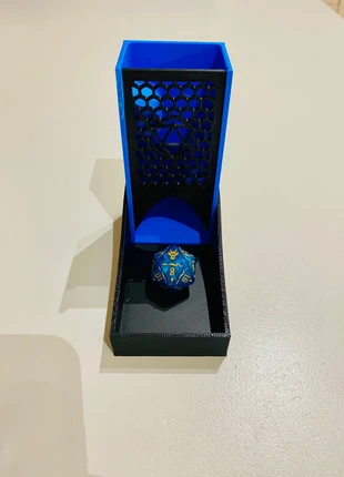 Torre lancia dadi compatta + set dadi DnD, marke: D&D, zustand: Sehr gut, 12,00 €, 13,30 € inklusive Vinted-Käuferschutz