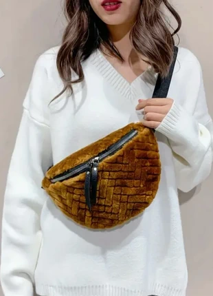 Sac banane fourrure, brand: Made In Italy, condizioni: Nuovo con cartellino, €12.50, €13.83 include la Protezione acquisti