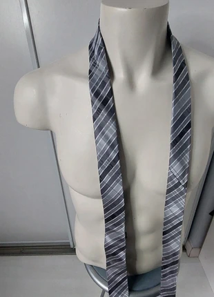 Cravate grise à rayures Owki, marque: OWKI, état: Très bon état, 4,00 €, 4,90 € Protection acheteurs incluse